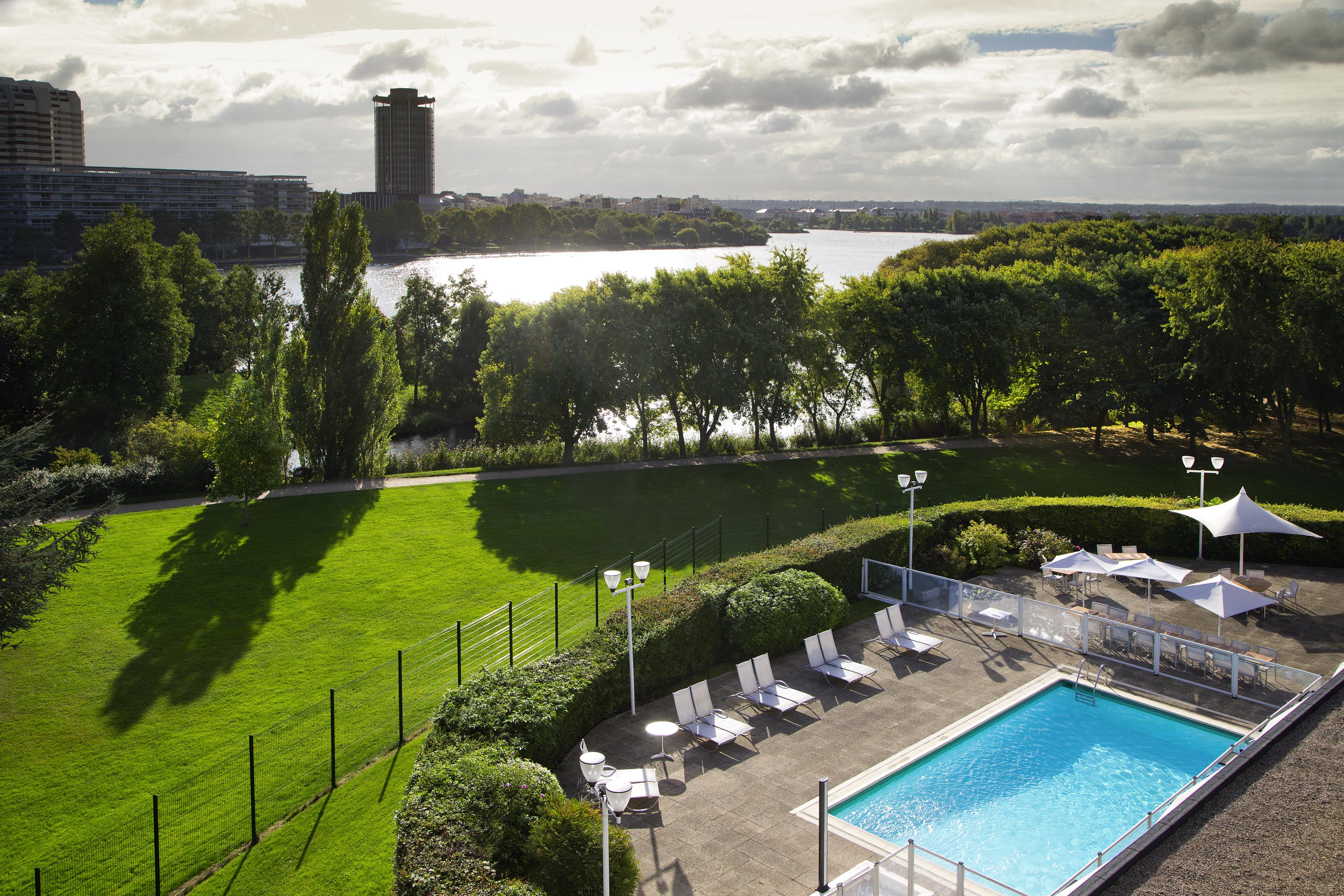 Novotel Paris Le Hotel 4*