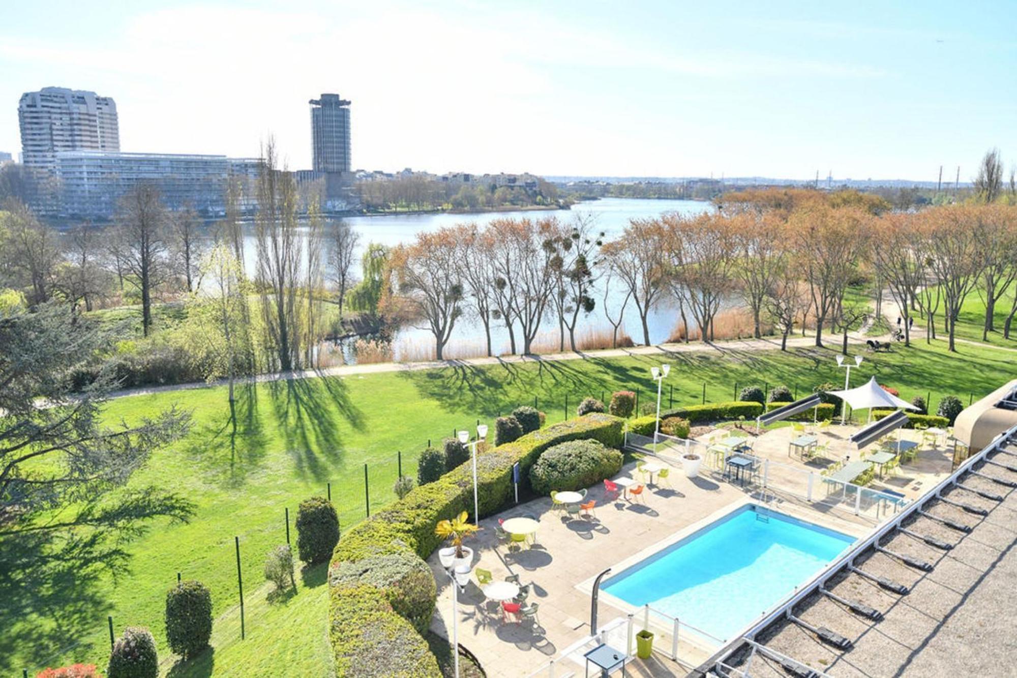Novotel Paris Le 4*